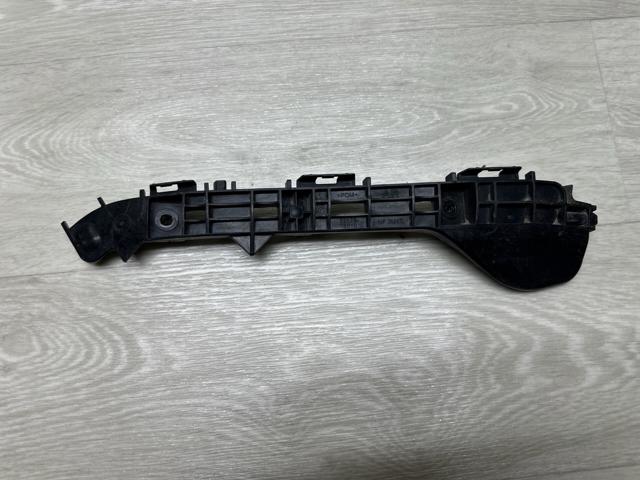 Кронштейн бампера заднього, правий 5257576010 TOYOTA
