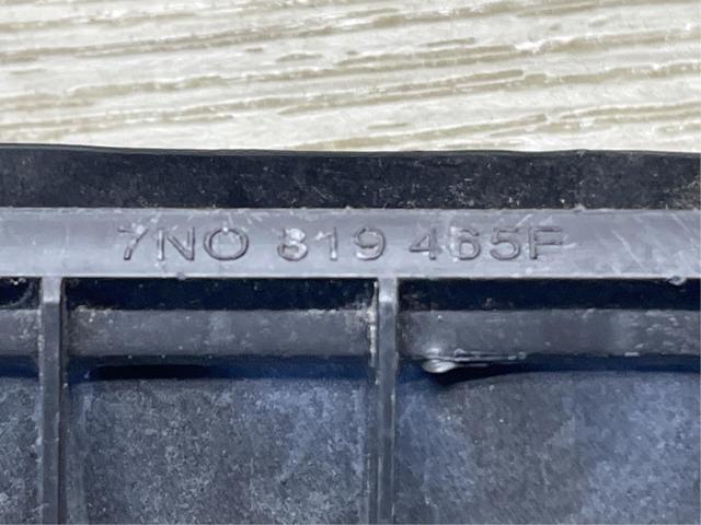 Решітка вентиляційна задня 7N0819465F VAG