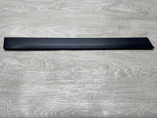 Накладка заднього правого крила 8P3853700C VAG