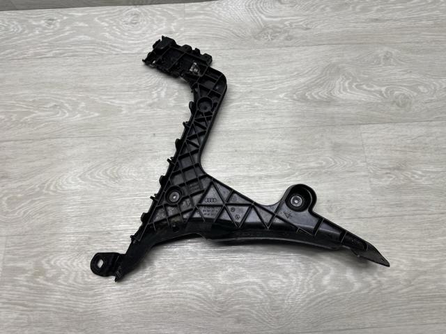 Кріплення бамера ліве 8P4807377A VAG