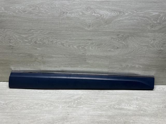 Молдинг передньої правої двері 8R0853960L VAG