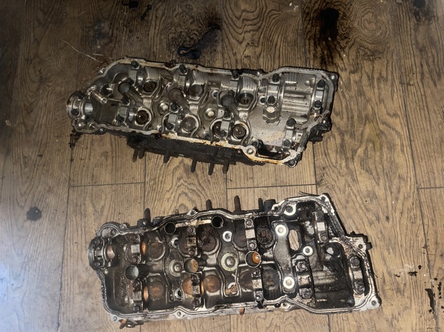 Головка блоку циліндрів (ГБЦ), ліва 1110229039 TOYOTA