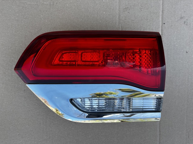 Фара задня права внутрішня 68110046AD CHRYSLER