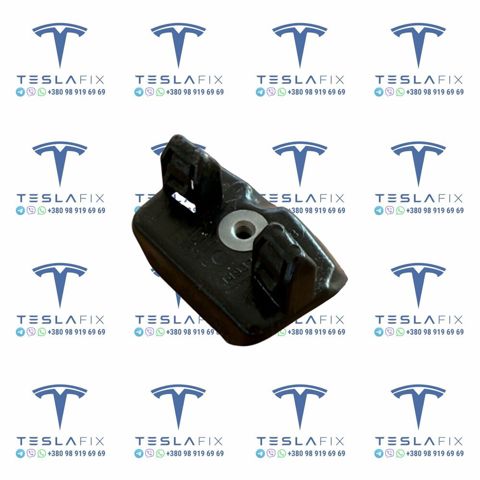 Кронштейн бампера переднього, правий 149377300B Tesla Model