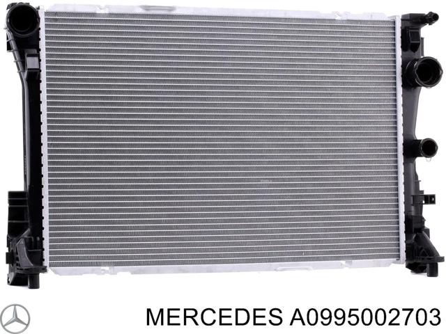 Радіатор системи охолодження двигуна A0995002703 MERCEDES