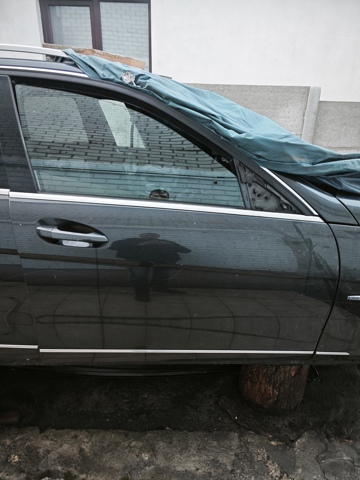 Пасажирські передні двері A2047200205 MERCEDES