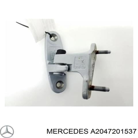 Петля передніх дверей лівих A2047201537 MERCEDES