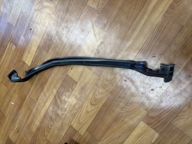 Ущільнювач крила 51487301069 BMW