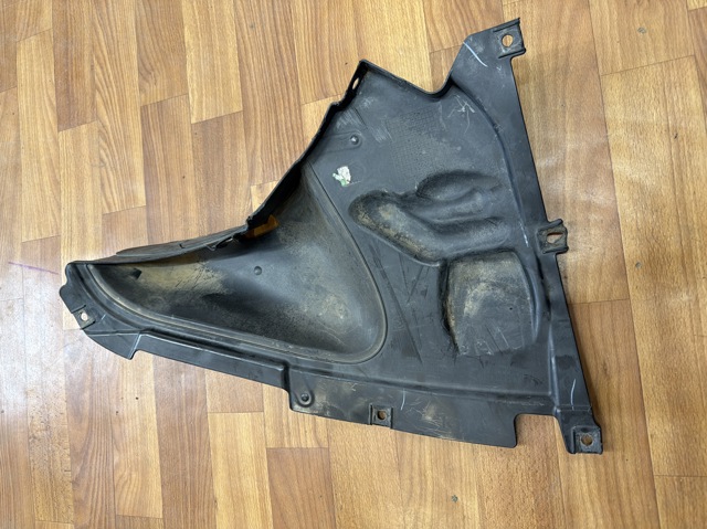 Щиток брудозахисний передньої арки крила 51717260740 BMW