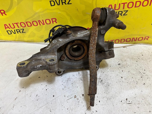 Кулак поворотний передній правий 40014JP00A NISSAN