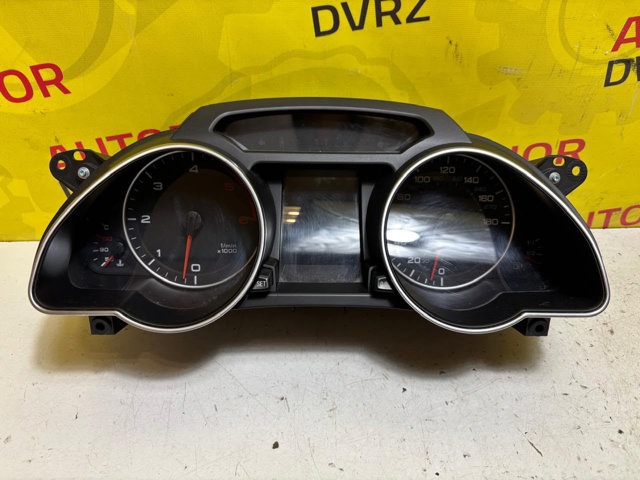 Панель приладів 8T0920983 VAG