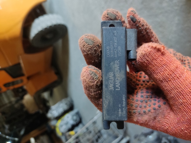 Антена на дах AH4215K603AA LAND ROVER