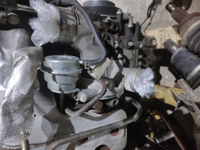 Кришка випускного колектора LR025679 LAND ROVER