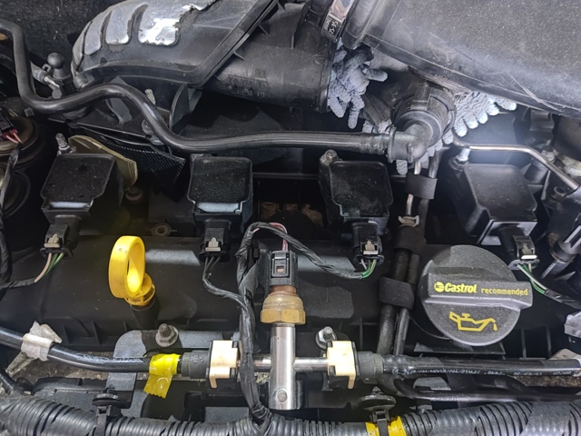 Рампа форсунок системи упорскування палива LR054874 LAND ROVER