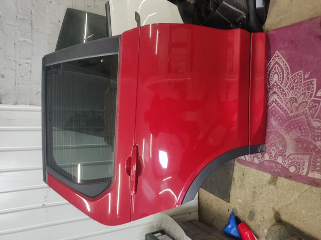 Двері задні в зборі LR061284 LAND ROVER