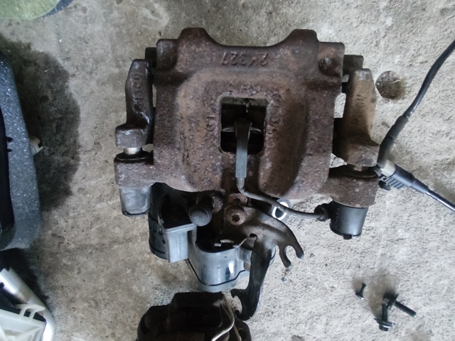 Супорт гальмівний задній правий LR061380 LAND ROVER
