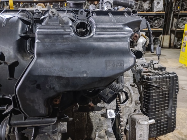 Колектор впускний LR083482 LAND ROVER