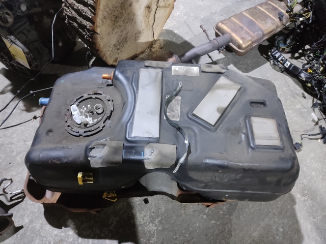 Бак паливний LR084559 LAND ROVER