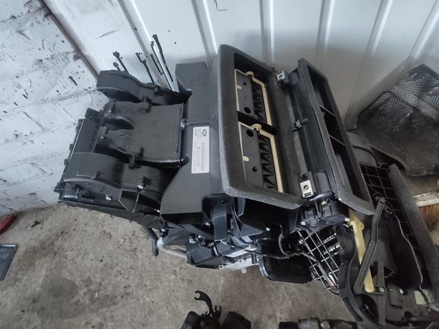 Корпус печі в зборі LR123802 LAND ROVER