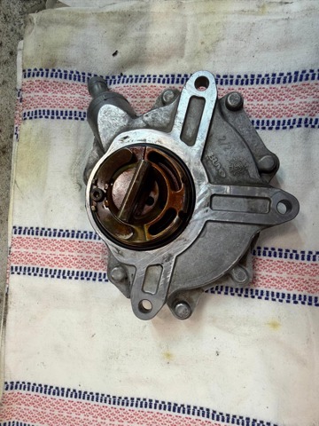 Насос вакуумний 11667542498 BMW