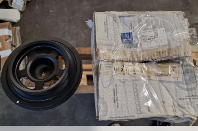 Демпфер колінвалу A6110300303 MERCEDES