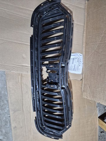 Решітка радіатора 5E3853653ZD4 VAG