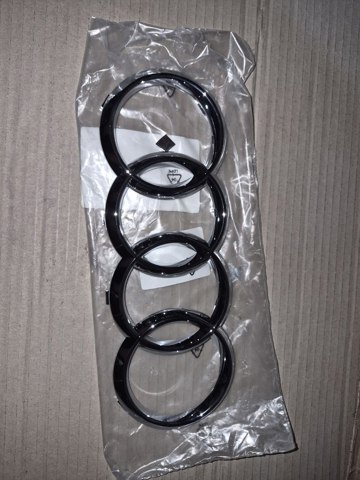 Емблема решітки радіатора 8T08536052ZZ VAG