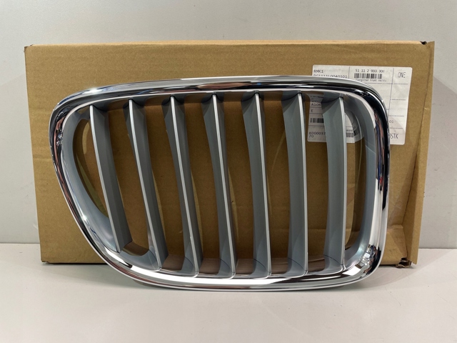 Решітка радіатора права 2993308 BMW