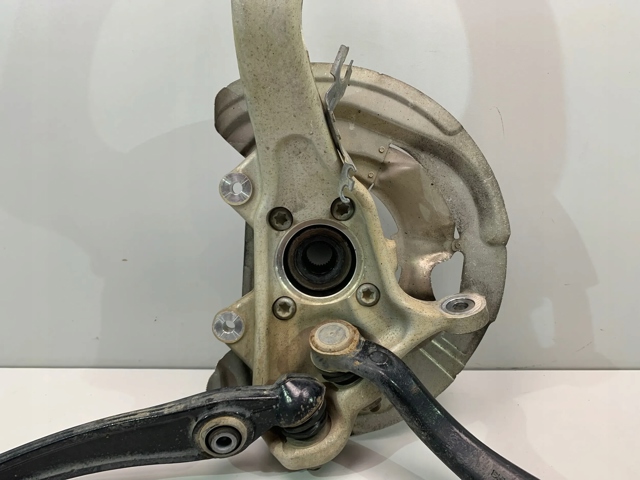 Цапфа поворотного кулака 6773783 BMW
