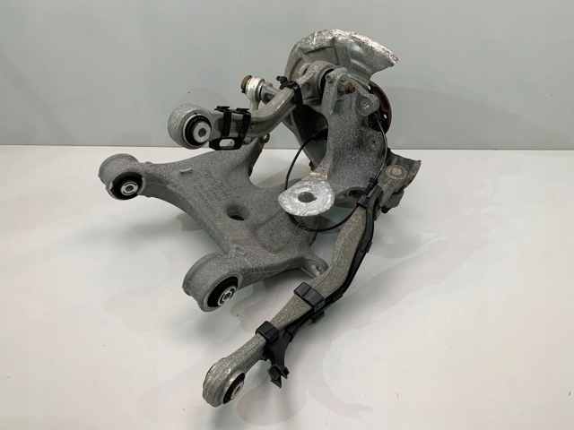 Цапфа поворотного кулака 6796100 BMW