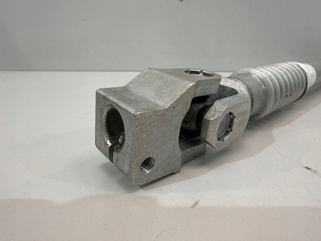 Вал рульової колонки, нижній 6862101 BMW