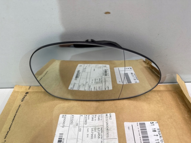 Скло дзеркала заднього виду, правого 7112584 BMW