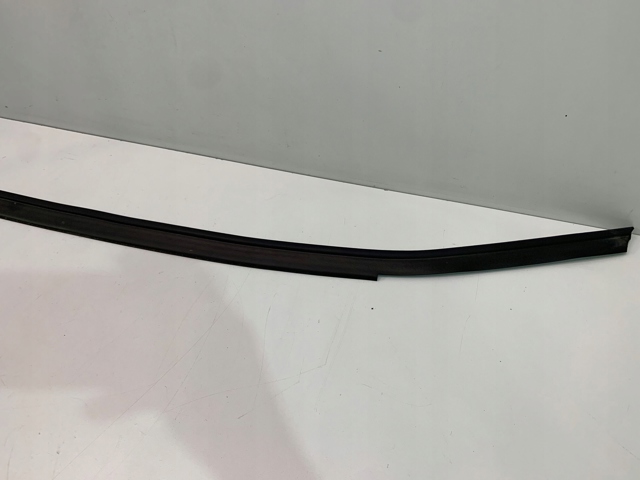 Ущільнювач капота 7255802 BMW