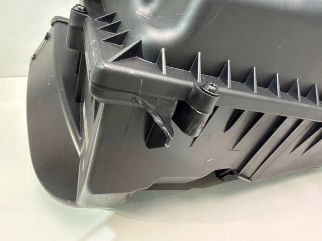 Корпус повітряного фільтра 7643301 BMW