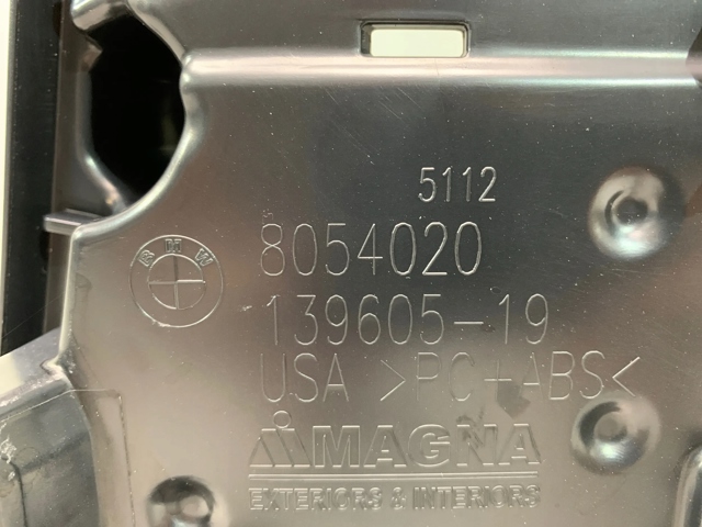 Кронштейн бампера заднього, правий 8054020 BMW