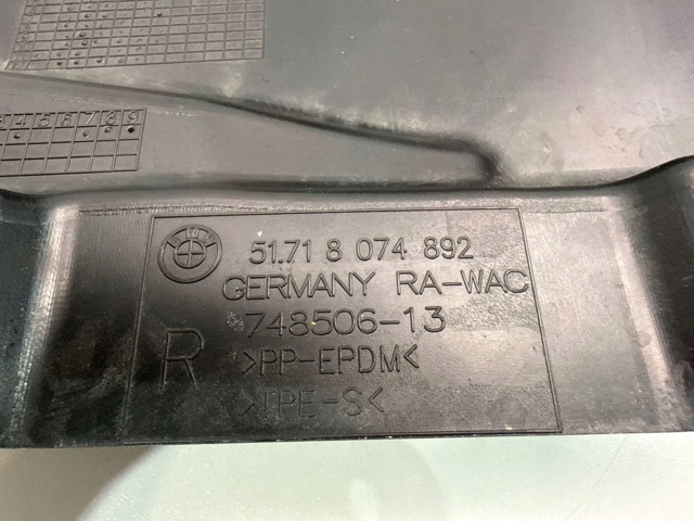 Підкрилок переднього крила, правий передній 8074892 BMW