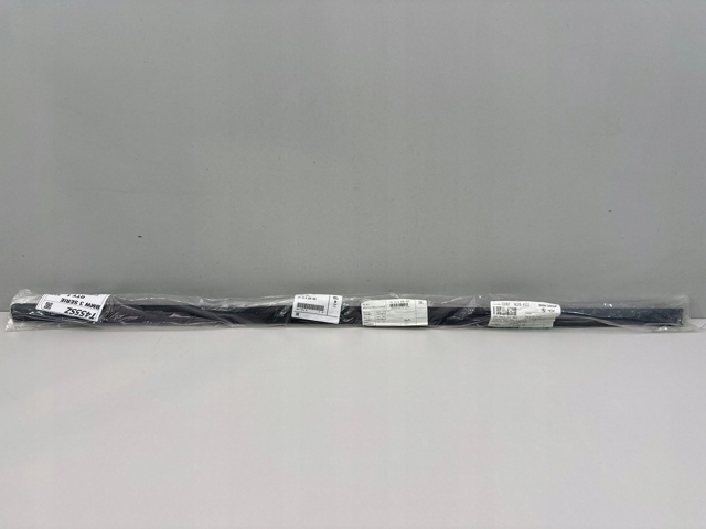 Молдинг передньої правої двері 8208450 BMW