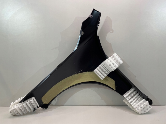 Переднє праве крило 9492432 BMW