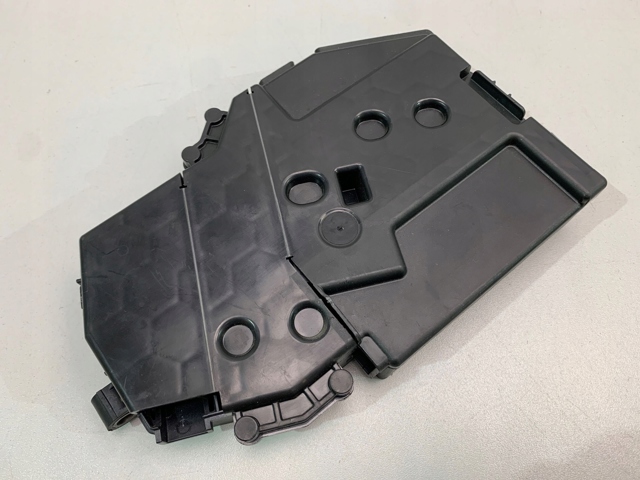 Коробка запобіжників A1775404007 MERCEDES