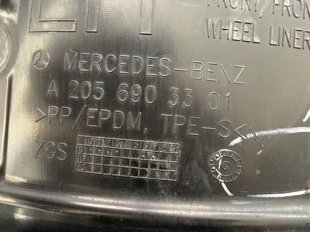Підкрилок переднього крила, лівий передній A2056903301 MERCEDES