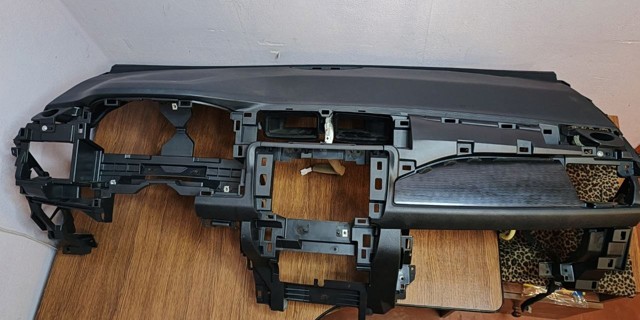 Приладова панель 682005SA0B NISSAN