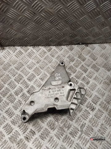 Кронштейн подушки (опори) двигуна, правої 03G199207F VAG