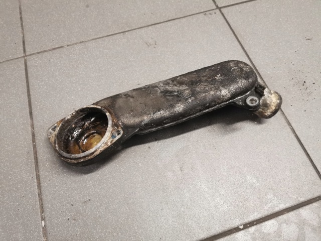 Кожух термостата 059121121A VAG