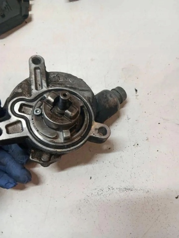 Насос вакуумний 08699237 VOLVO