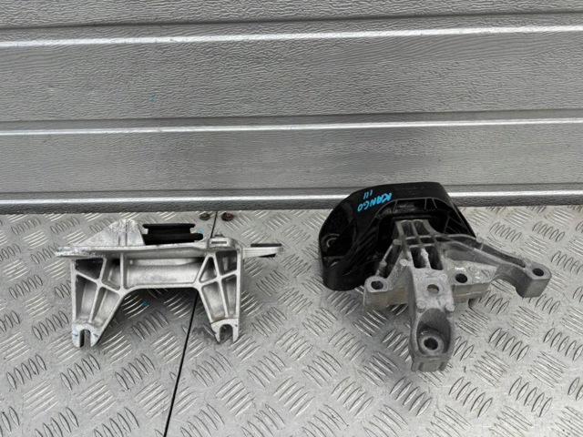 Права подушка двигуна 112106421R RENAULT