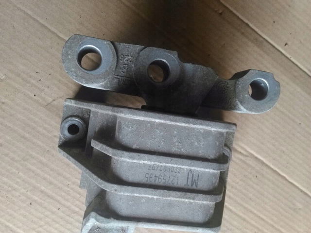 Права опора двигуна 12759495 OPEL