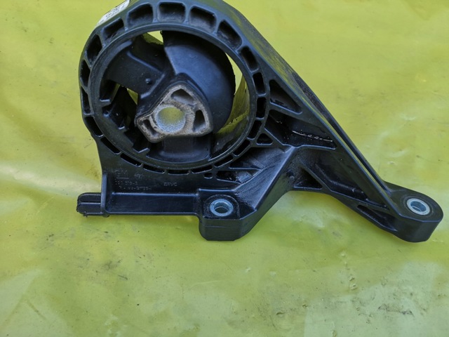 Подушка передньої опори двигуна 13268880 OPEL