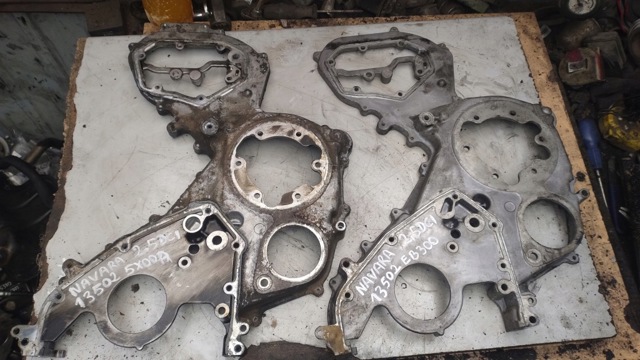 Кришка двигуна задня 13502EB300 NISSAN