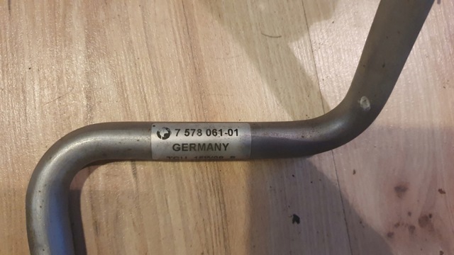 Трубка/шланг масляного радіатора, від блоку до радіатора 17227578061 BMW