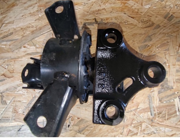 Подушка (опора) двигуна, ліва передня 2910A097 MITSUBISHI